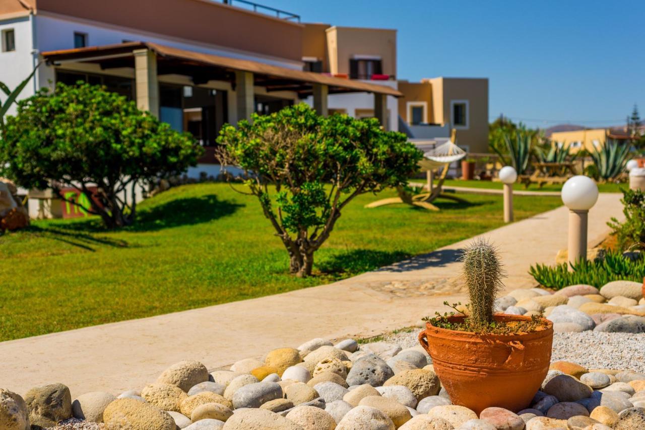Alkionis Beach Hotel Apartments Sfáka Exteriör bild