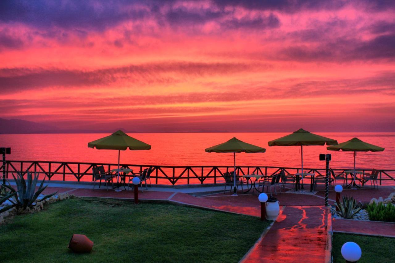 Alkionis Beach Hotel Apartments Sfáka Exteriör bild